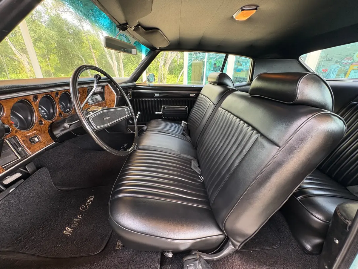 Vehicle photo 37