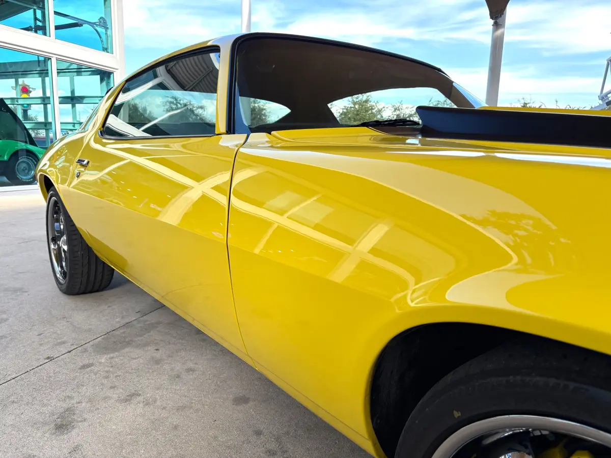 Vehicle photo 18