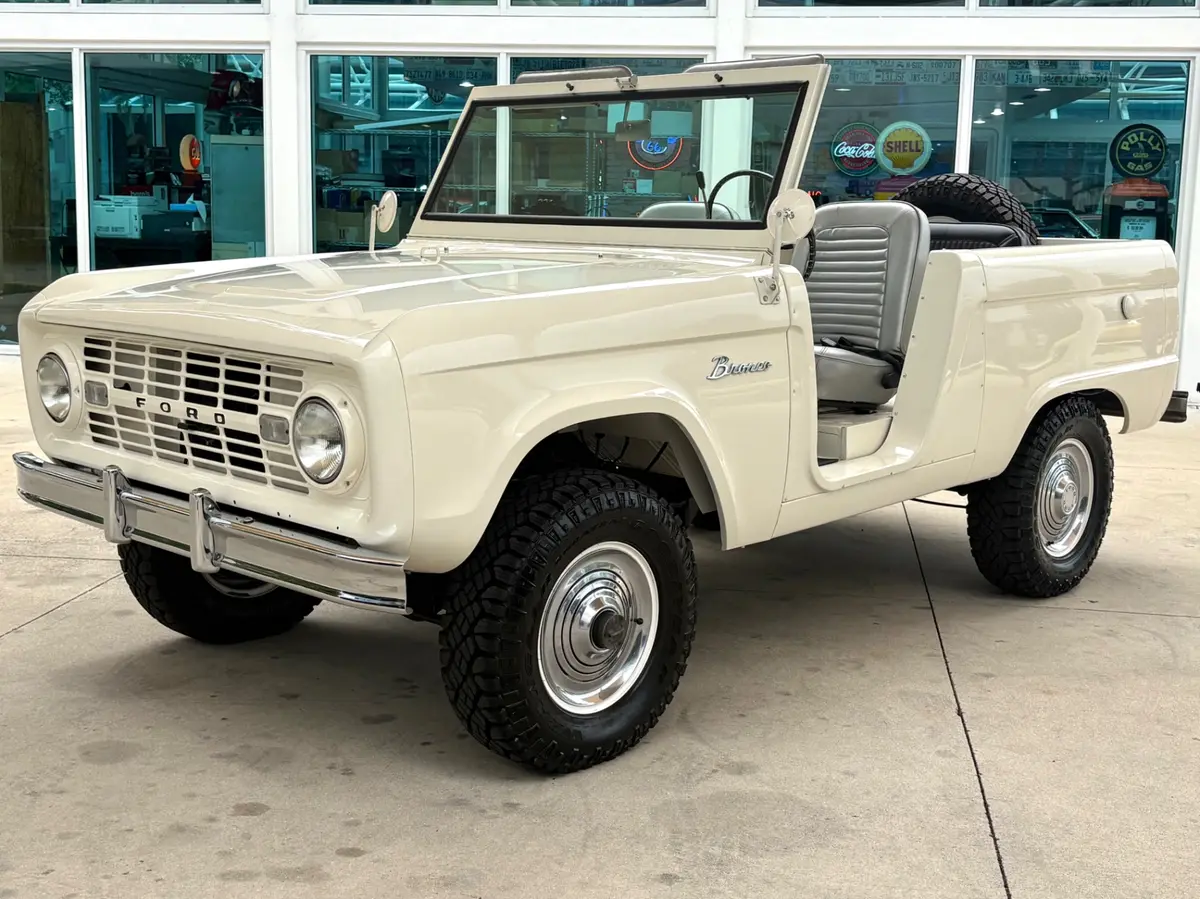 Vehicle photo 11