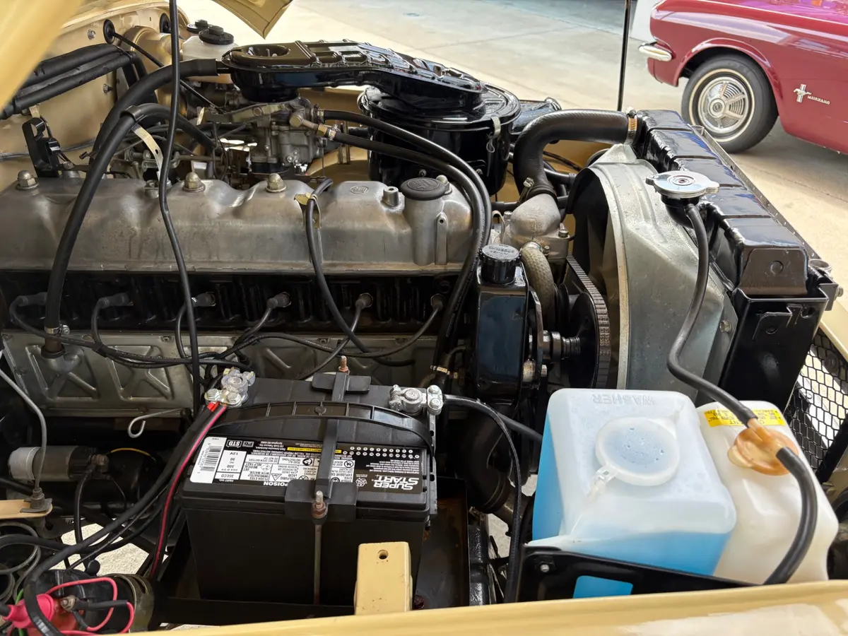 Vehicle photo 25