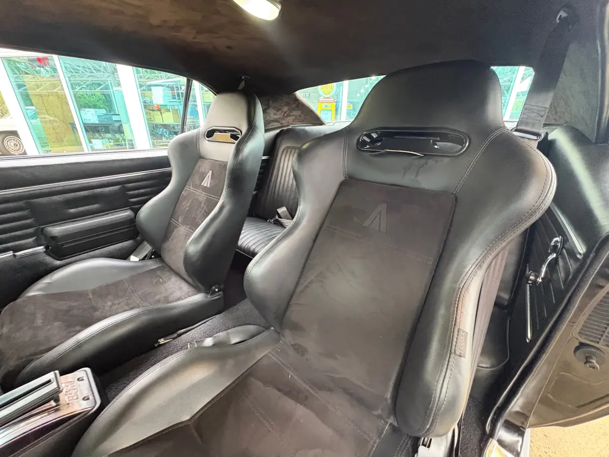 Vehicle photo 33