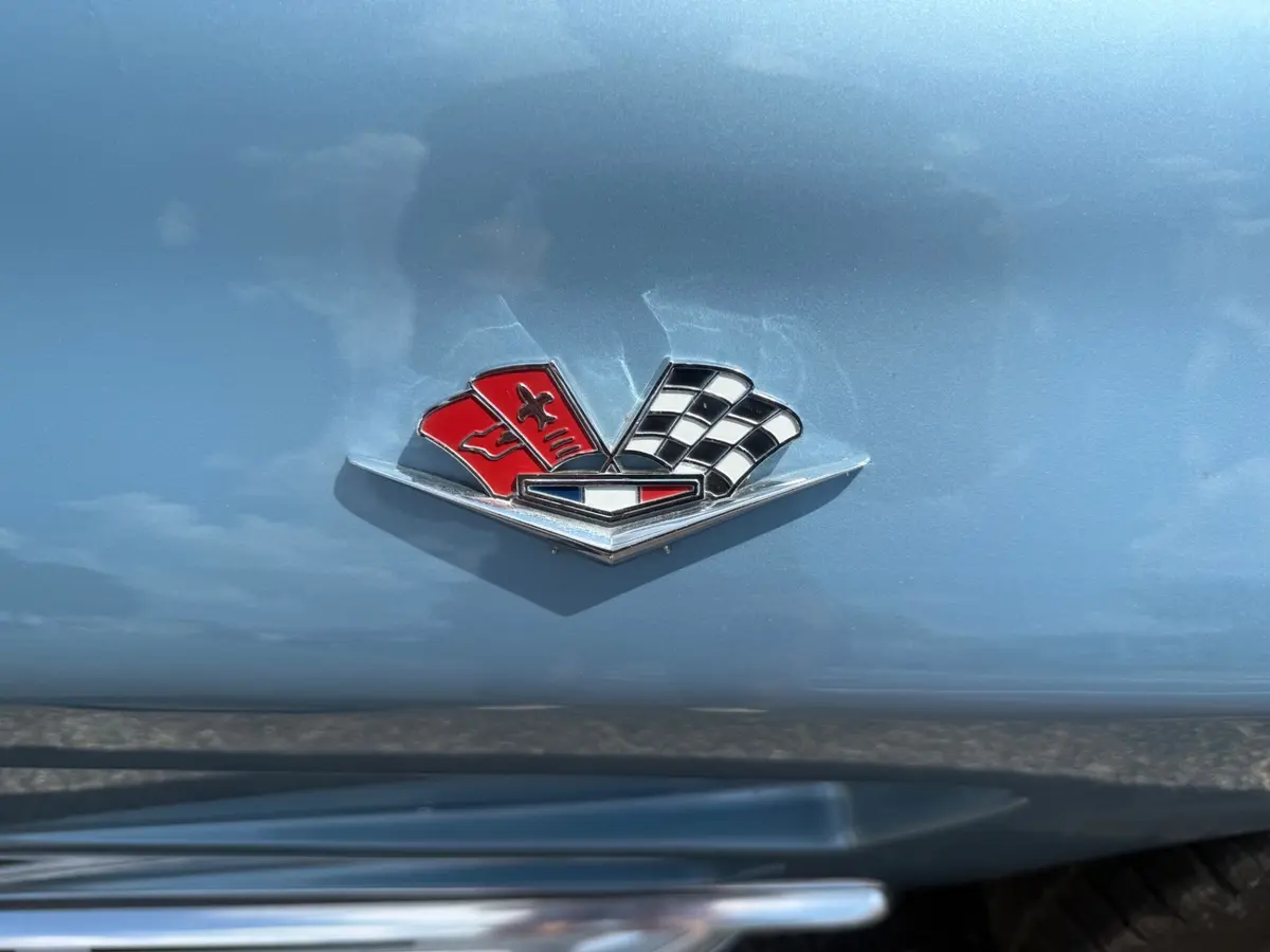 Vehicle photo 28