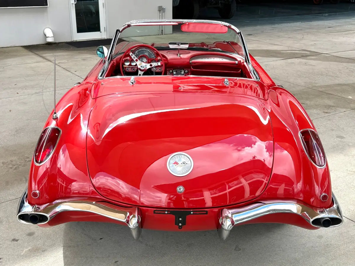 Vehicle photo 8