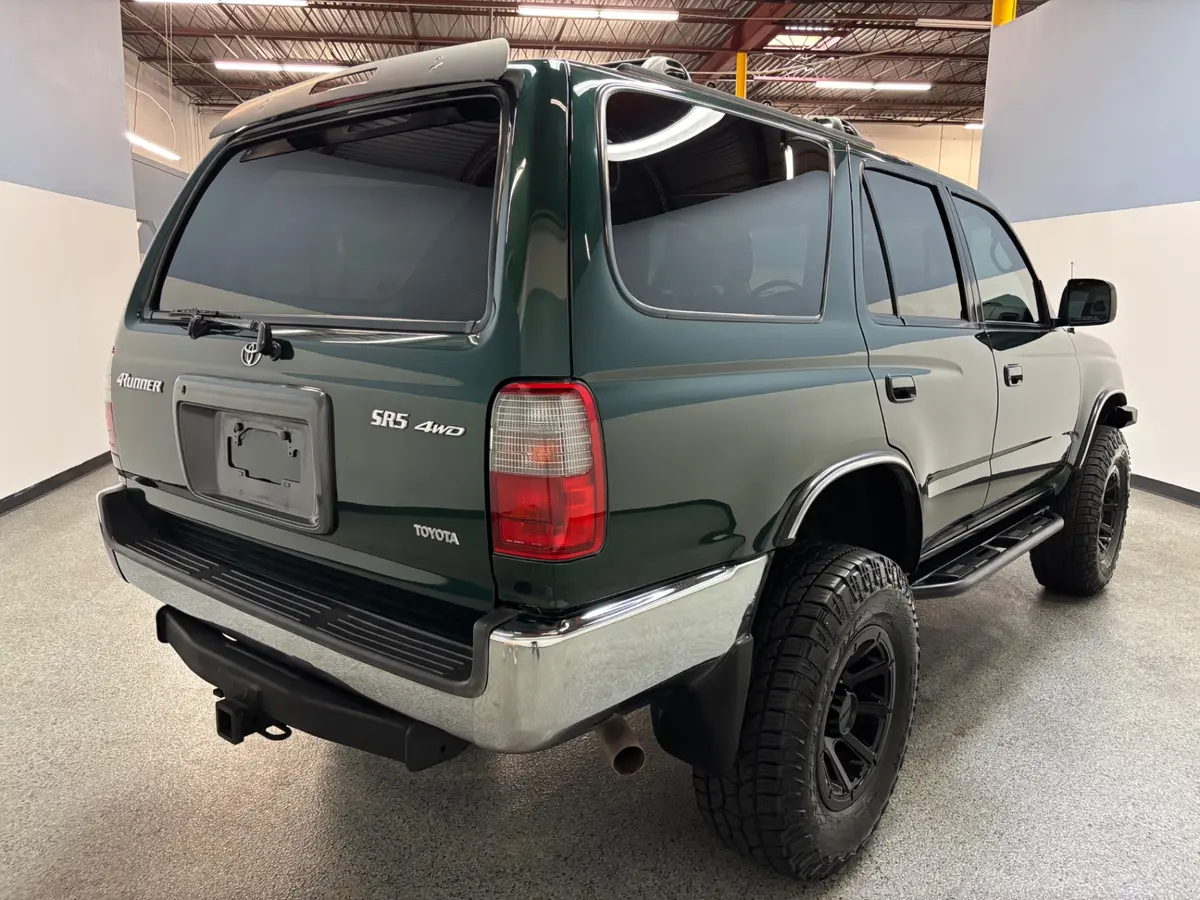 Vehicle photo 6