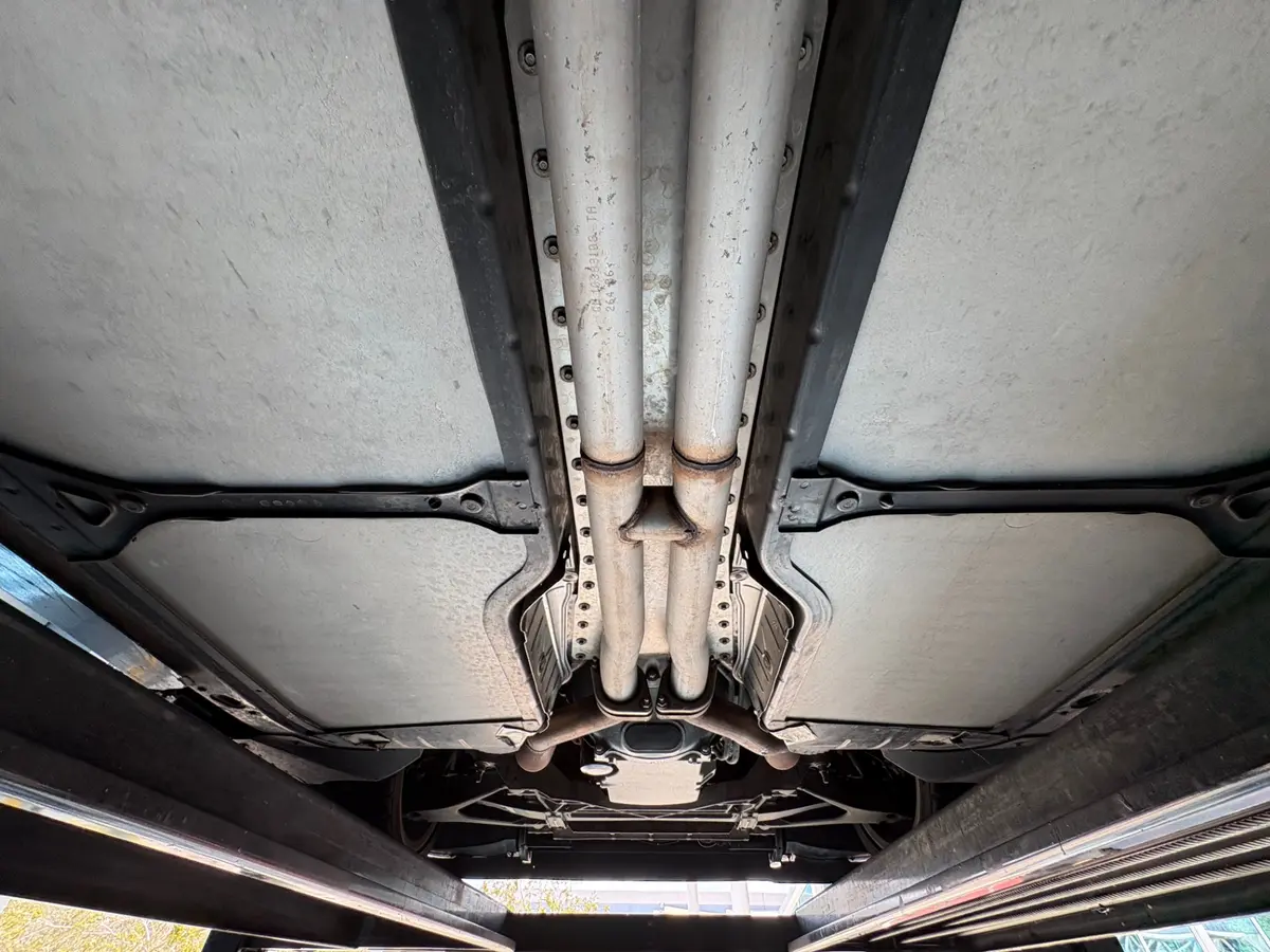 Vehicle photo 46