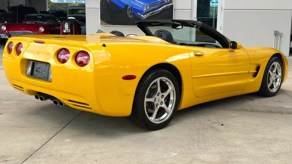 Vehicle photo 5
