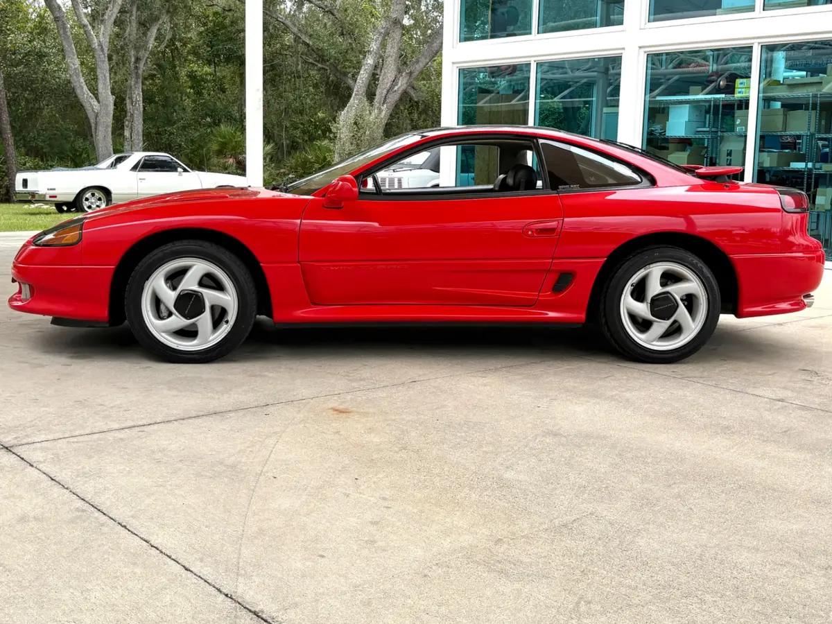 Vehicle photo 10