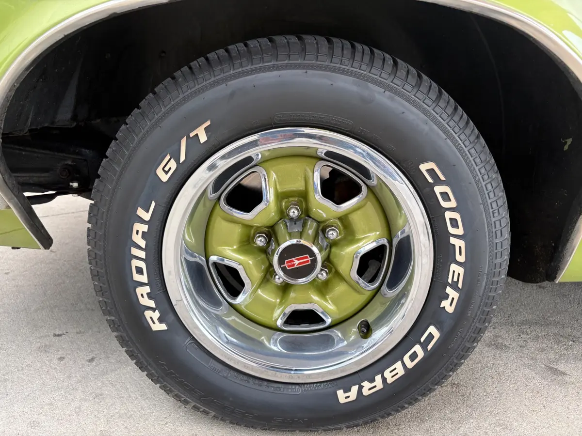 Vehicle photo 27