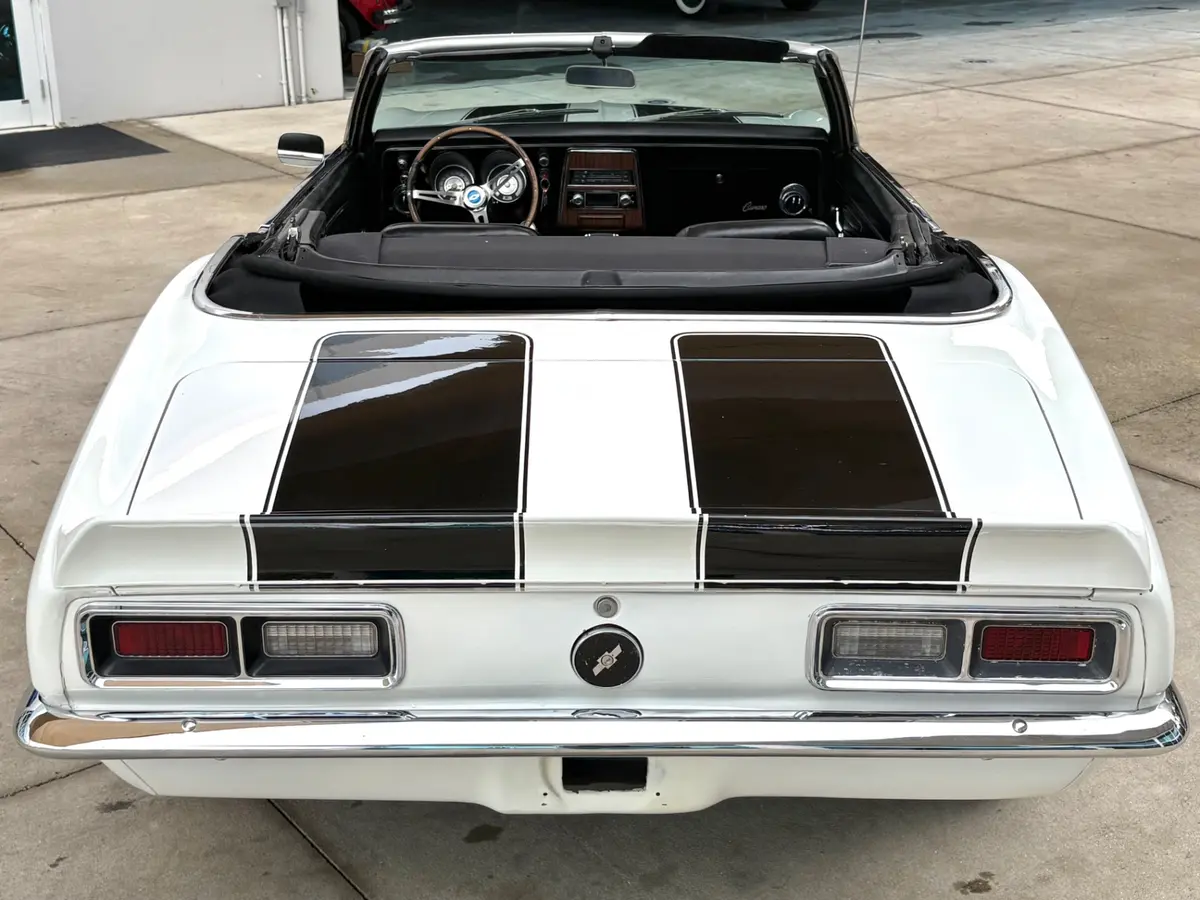 Vehicle photo 8