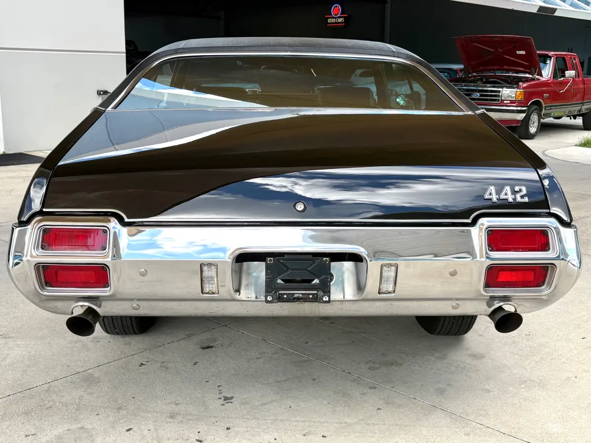 Vehicle photo 7