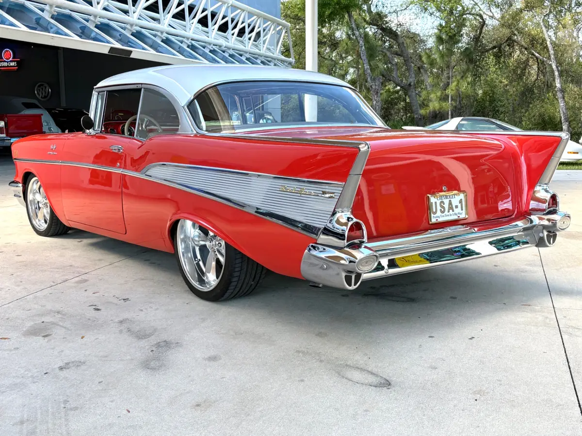 Vehicle photo 8