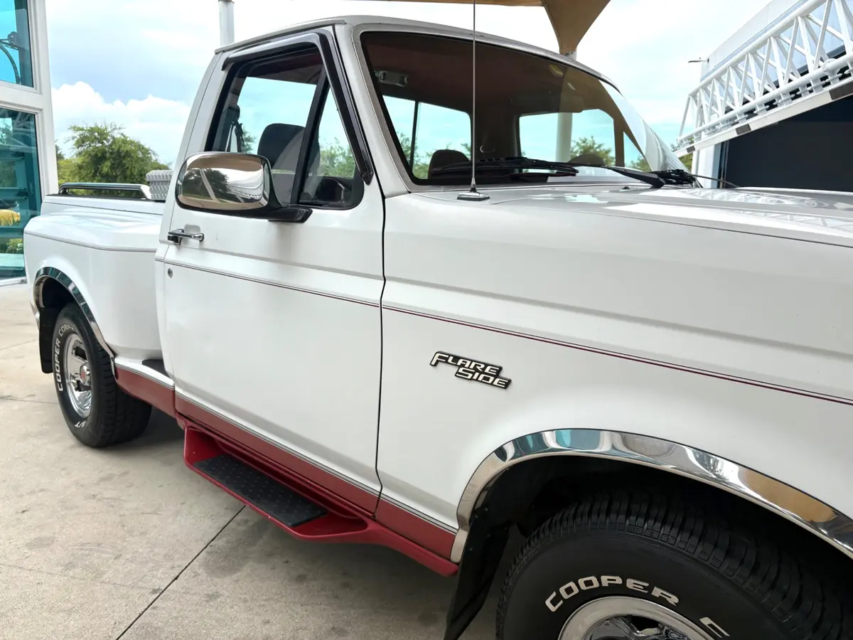 Vehicle photo 18