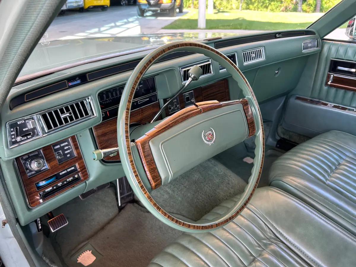 Vehicle photo 29