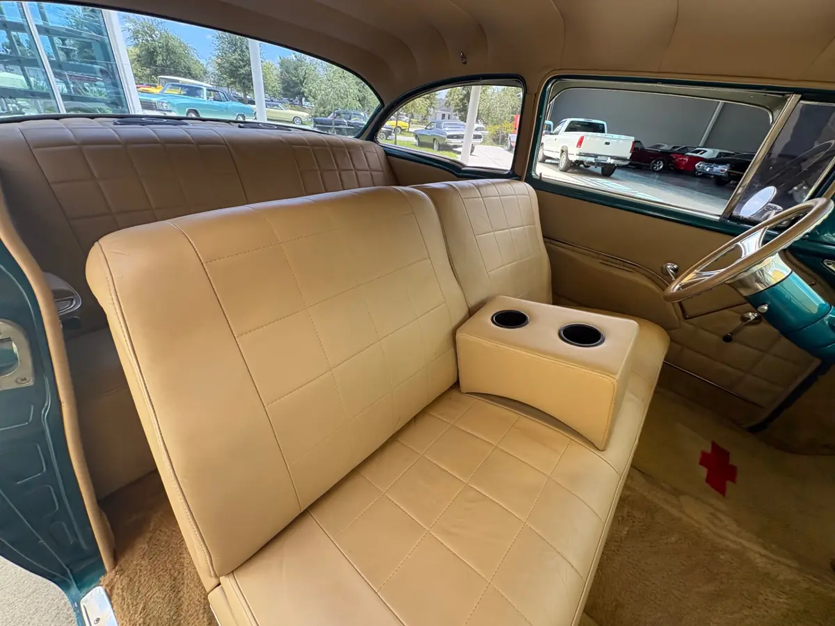 Vehicle photo 41