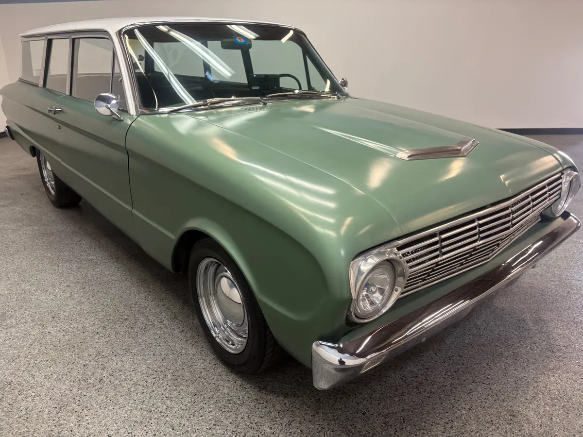 Vehicle photo 8