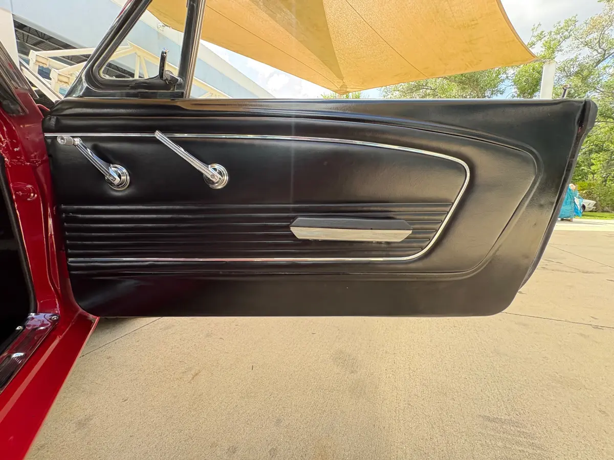 Vehicle photo 38