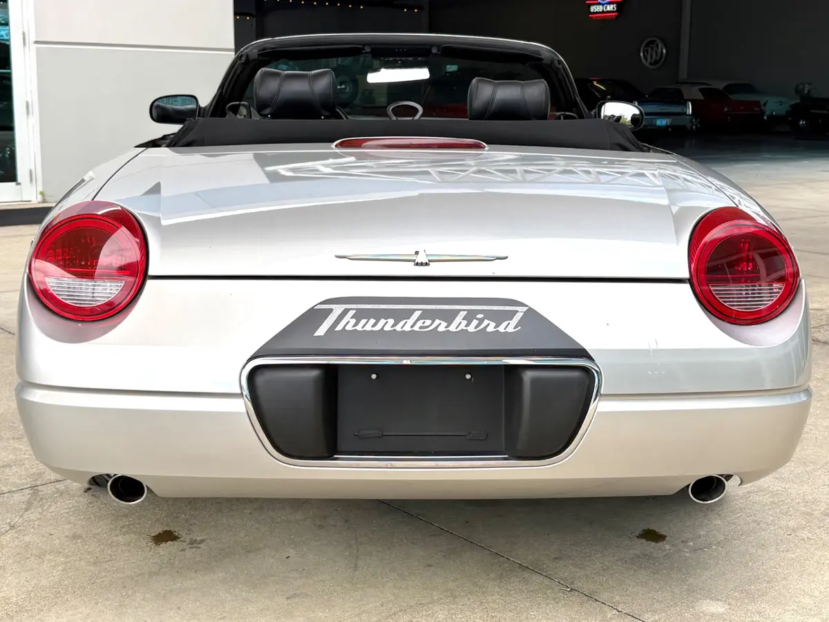 Vehicle photo 7
