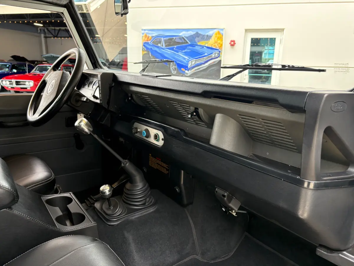 Vehicle photo 40