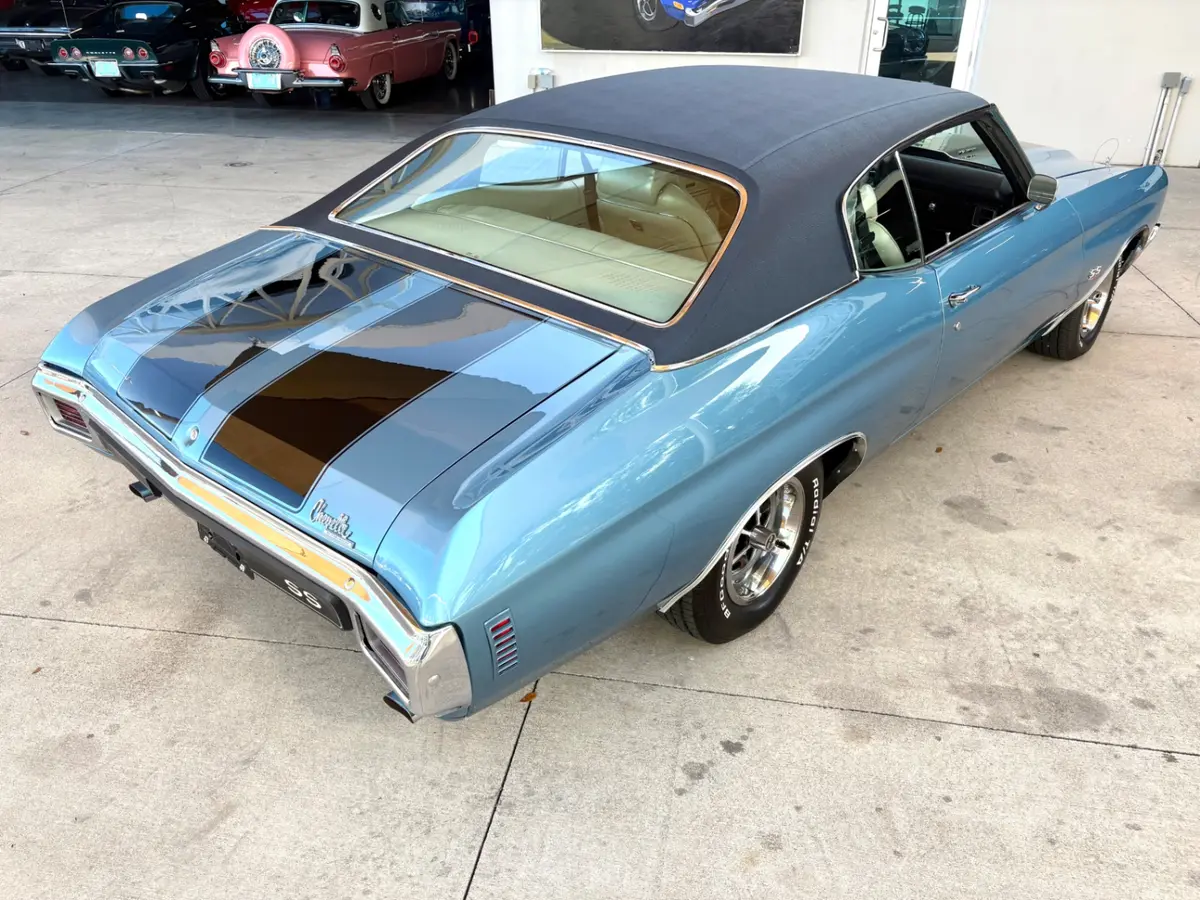Vehicle photo 22
