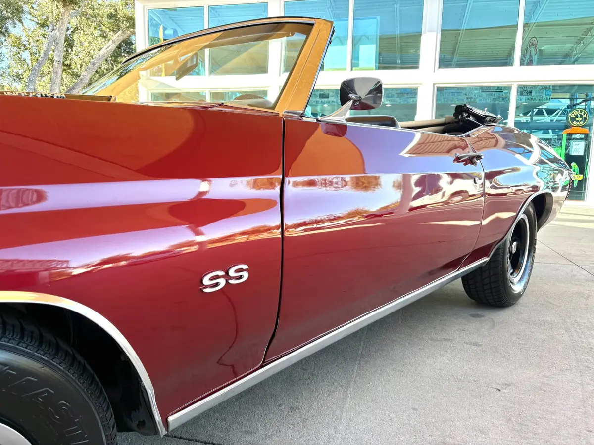 Vehicle photo 14