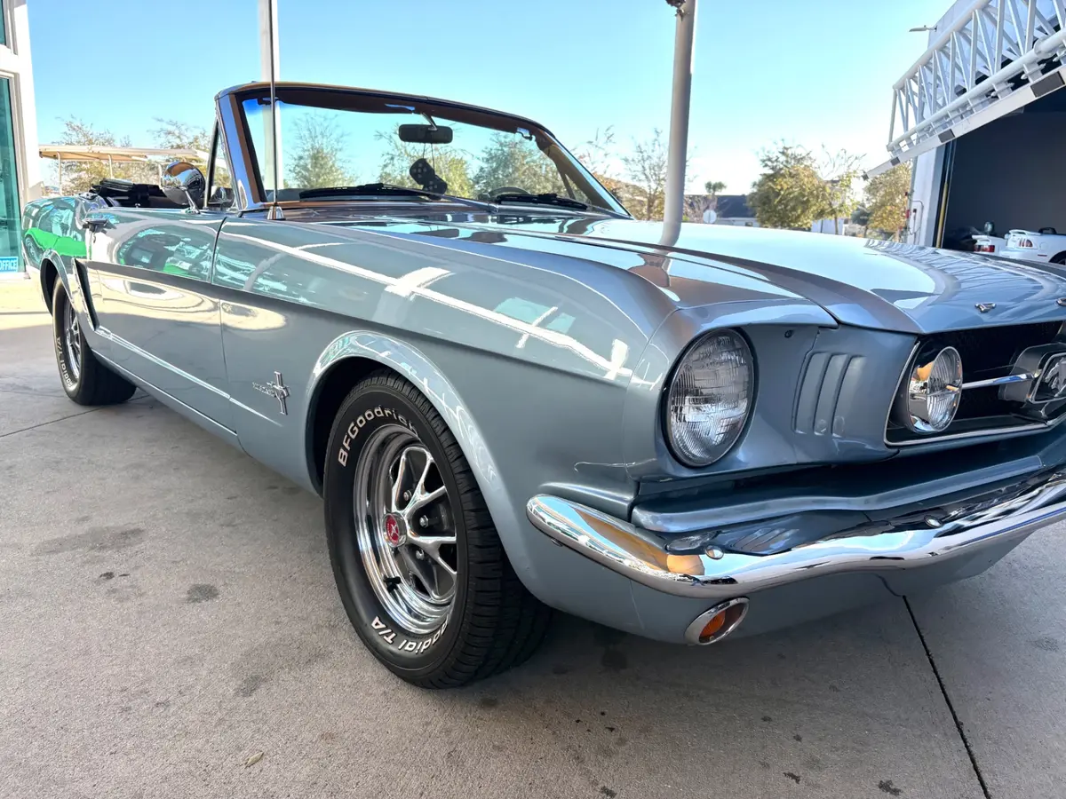 Vehicle photo 20