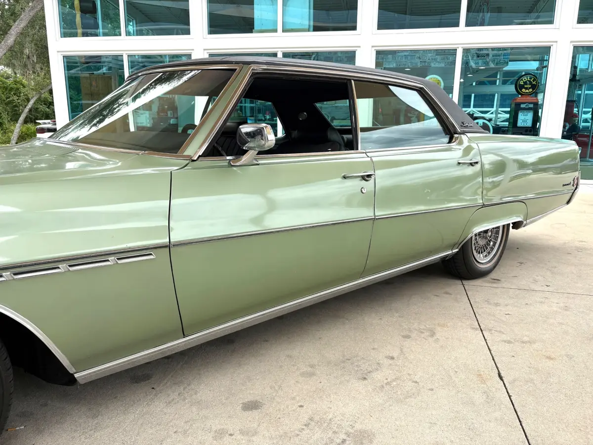 Vehicle photo 13