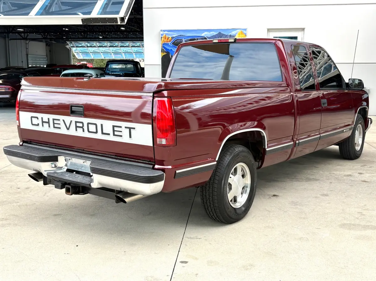 Vehicle photo 6