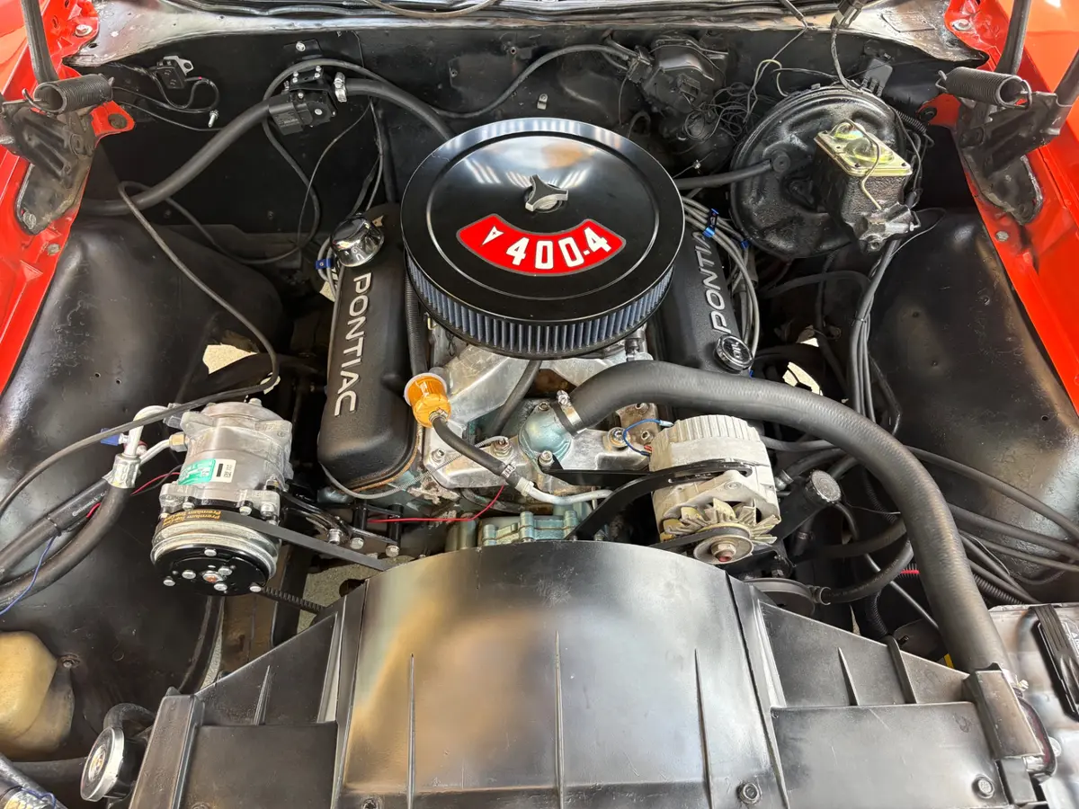 Vehicle photo 33