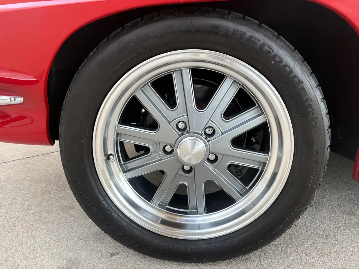 Vehicle photo 21