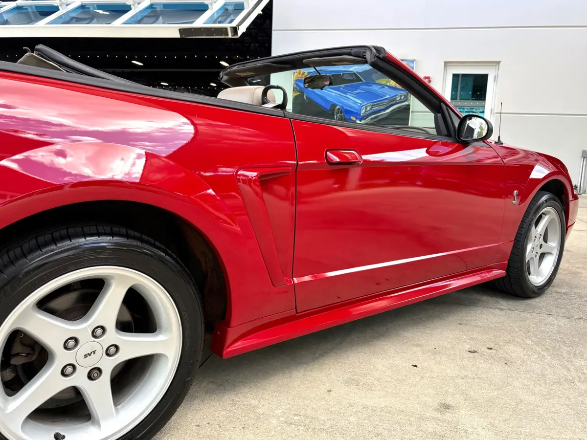 Vehicle photo 17