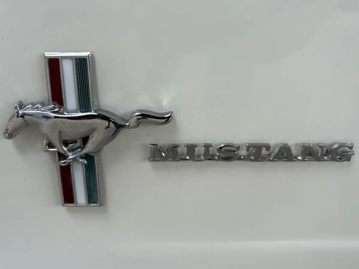 Vehicle photo 28