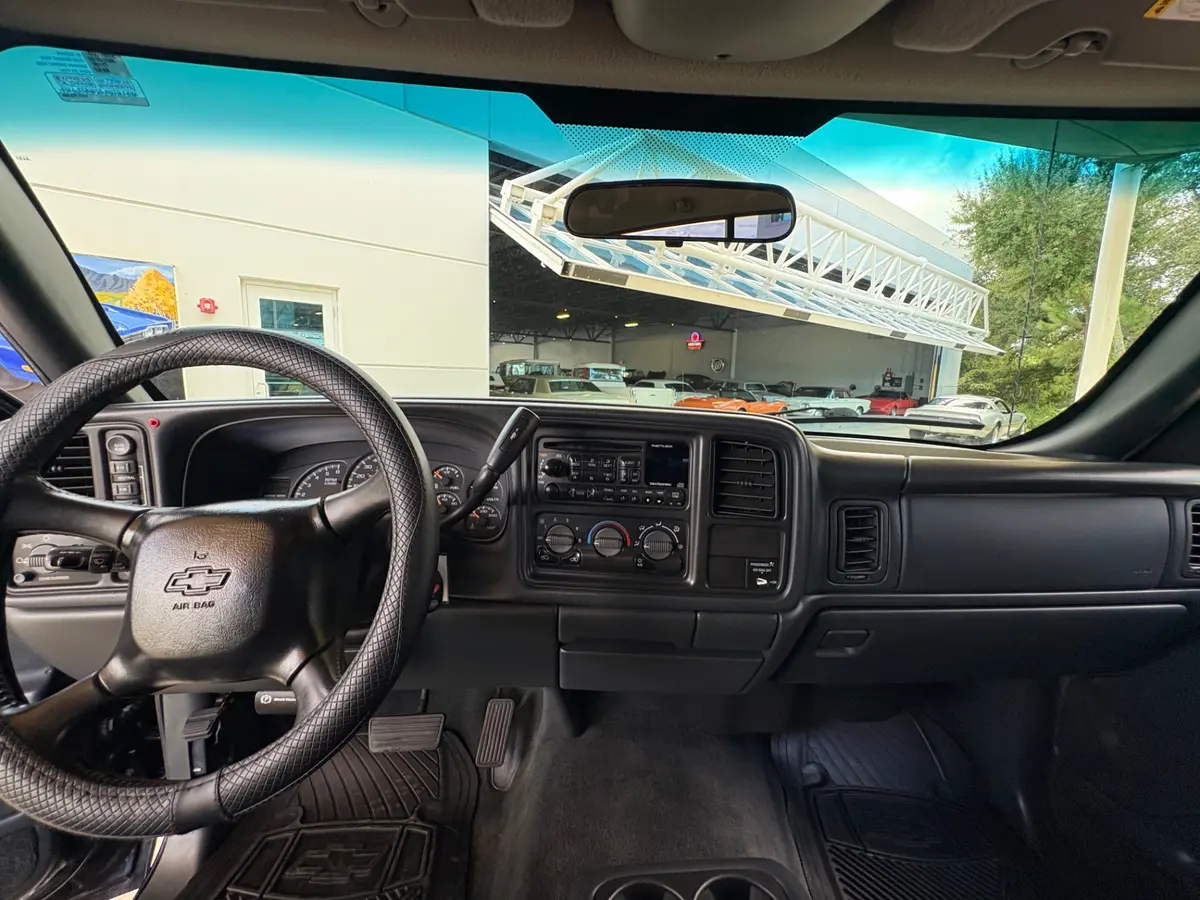 Vehicle photo 34