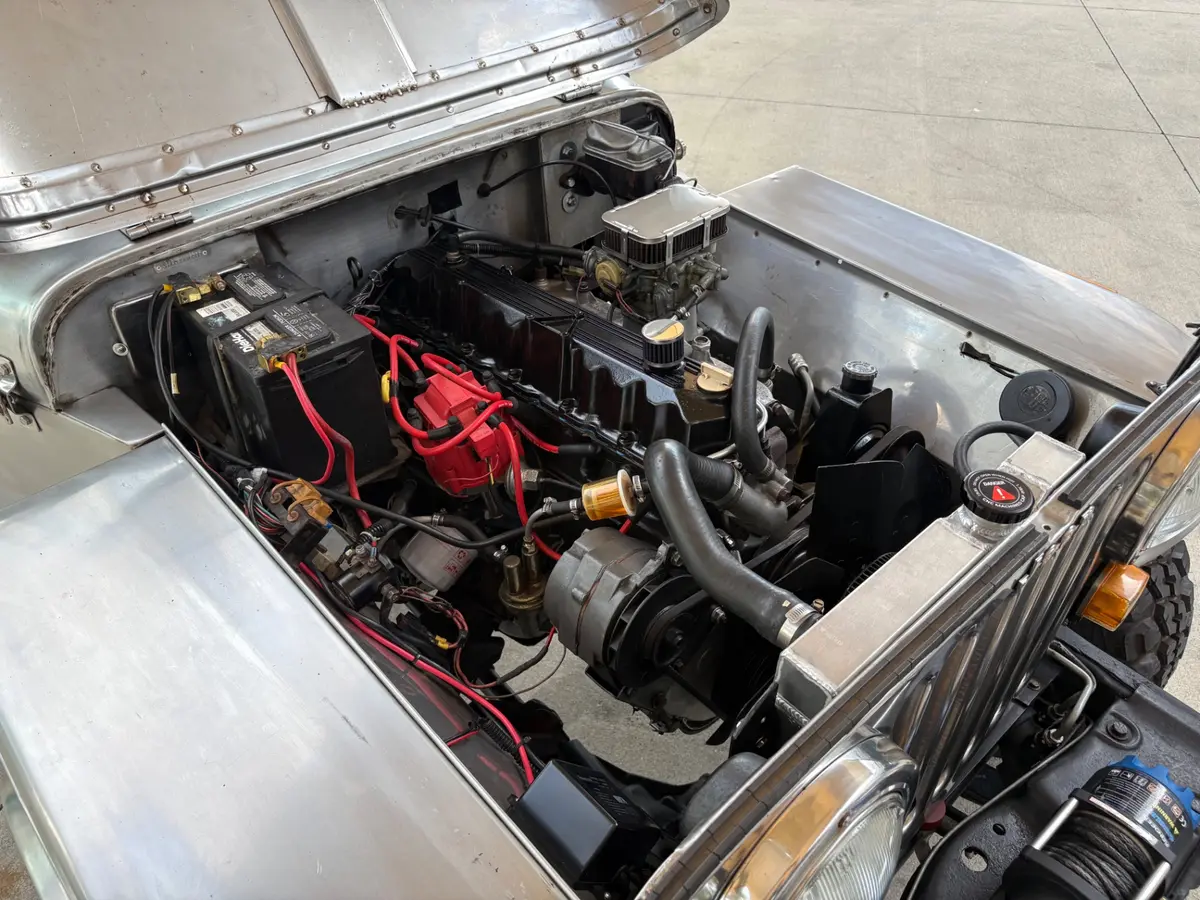 Vehicle photo 26