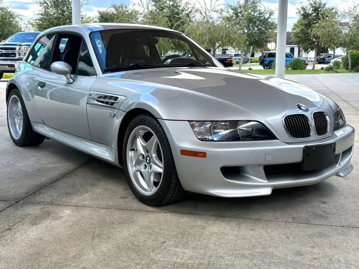 Vehicle photo 4