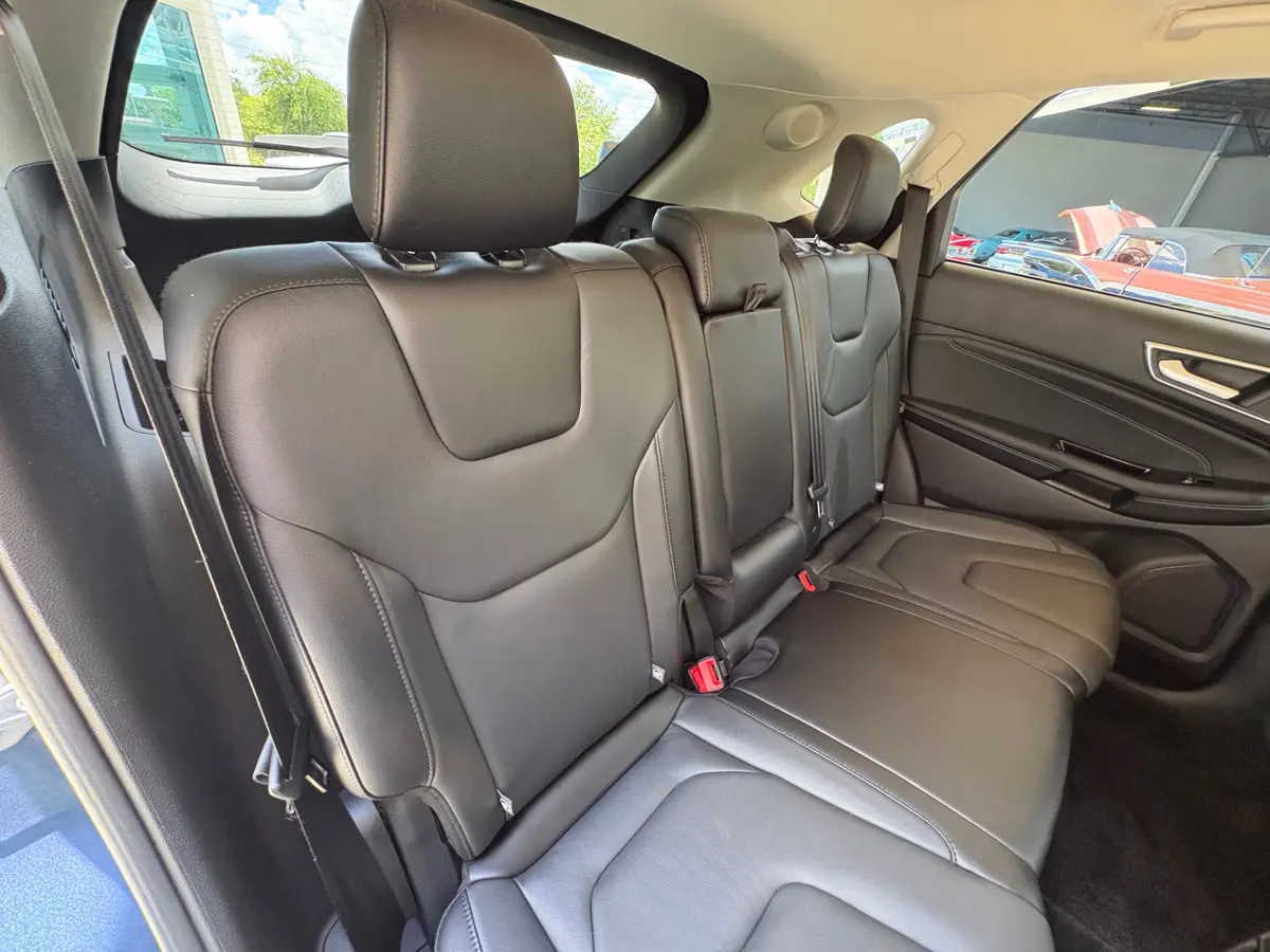 Vehicle photo 41