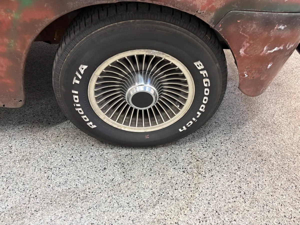 Vehicle photo 16