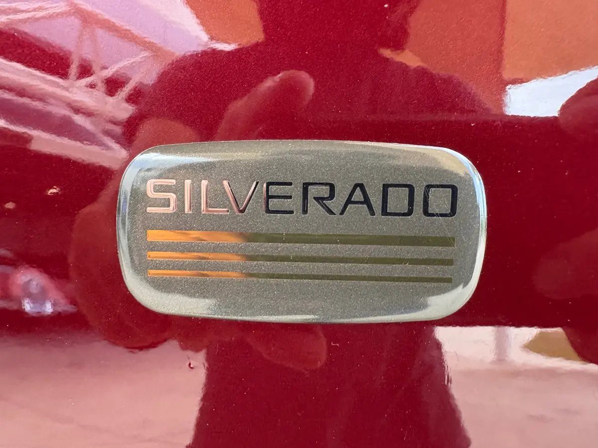 Vehicle photo 23