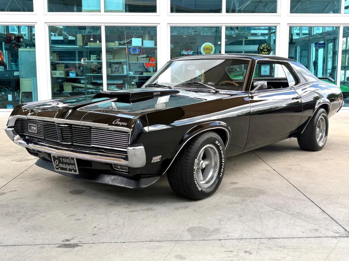 Vehicle photo 1