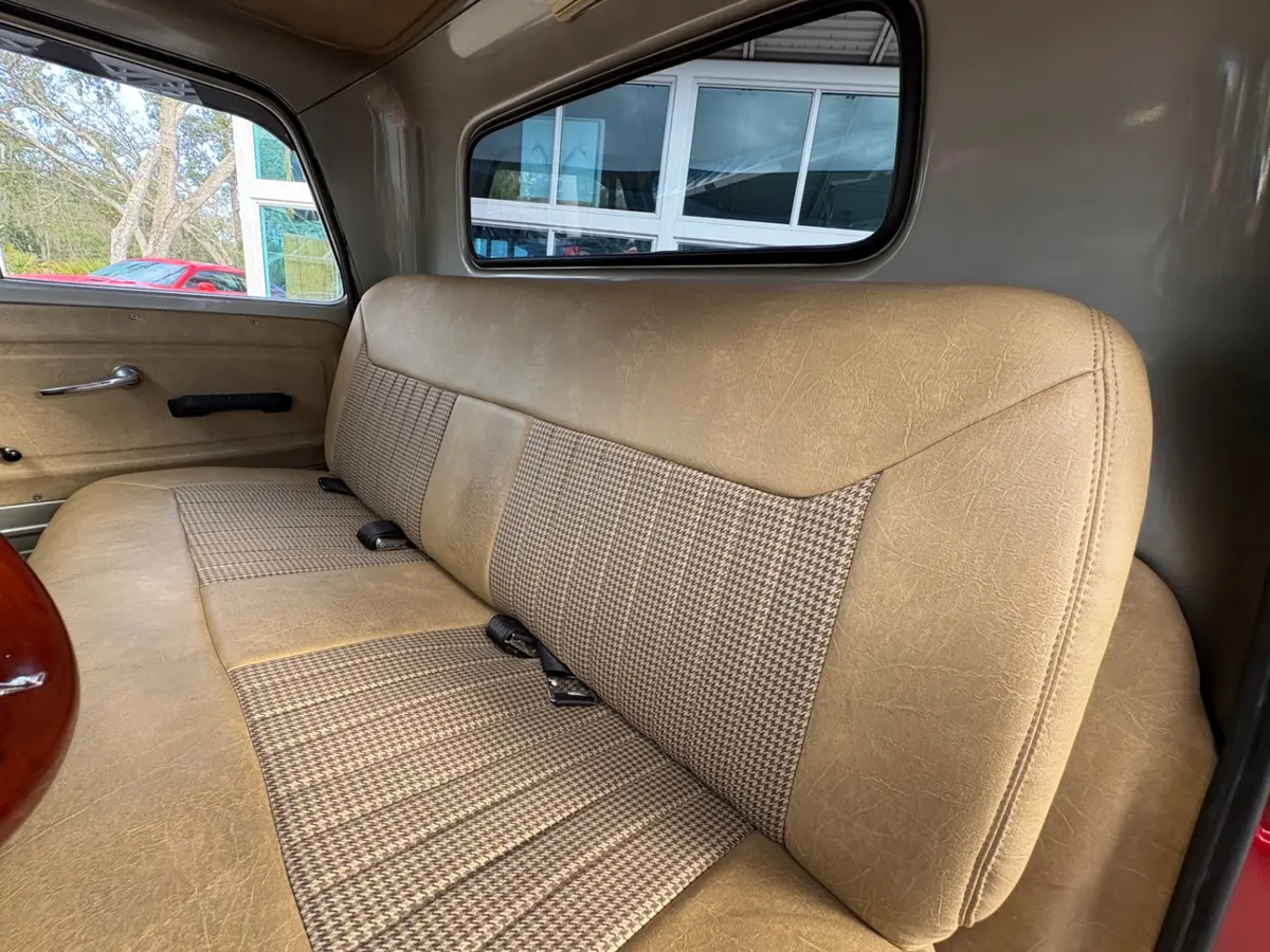 Vehicle photo 34