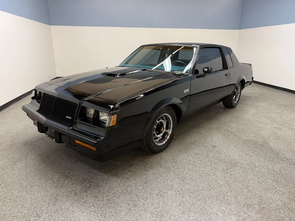 Vehicle photo 2