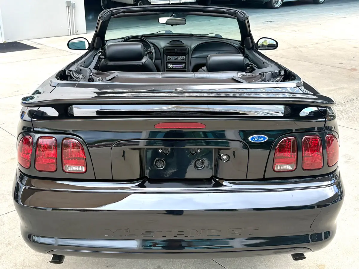 Vehicle photo 8