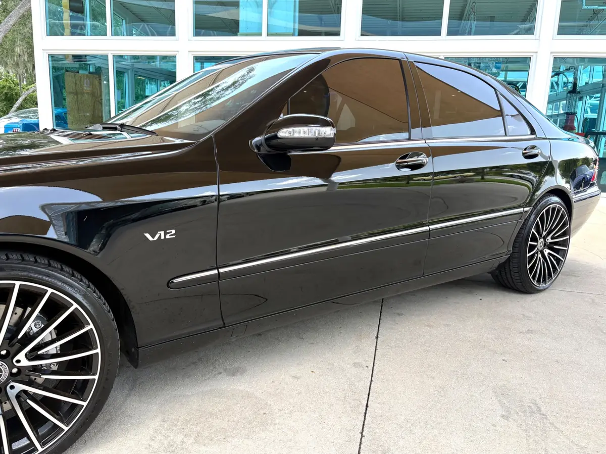 Vehicle photo 13