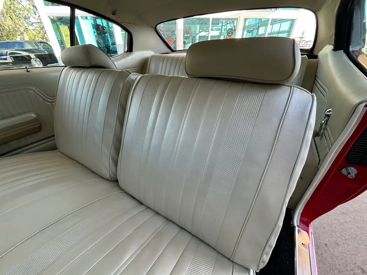 Vehicle photo 32