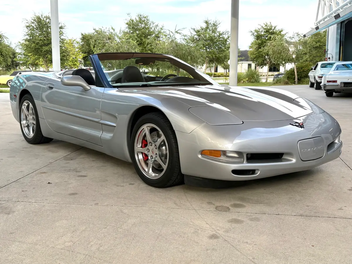 Vehicle photo 5