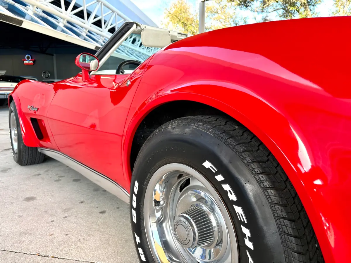 Vehicle photo 14