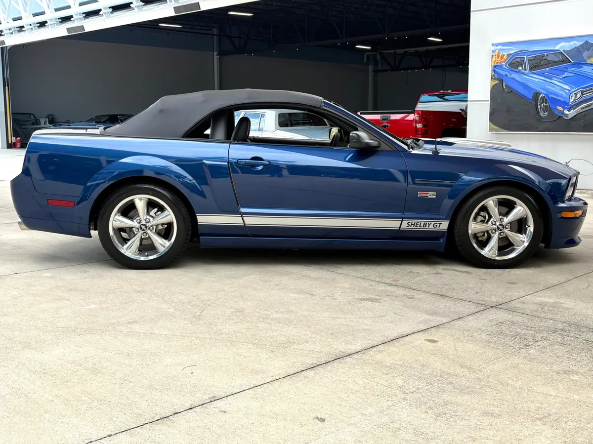 Vehicle photo 22