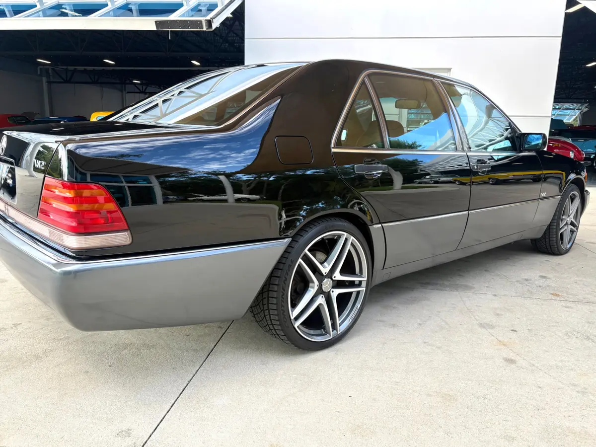 Vehicle photo 16