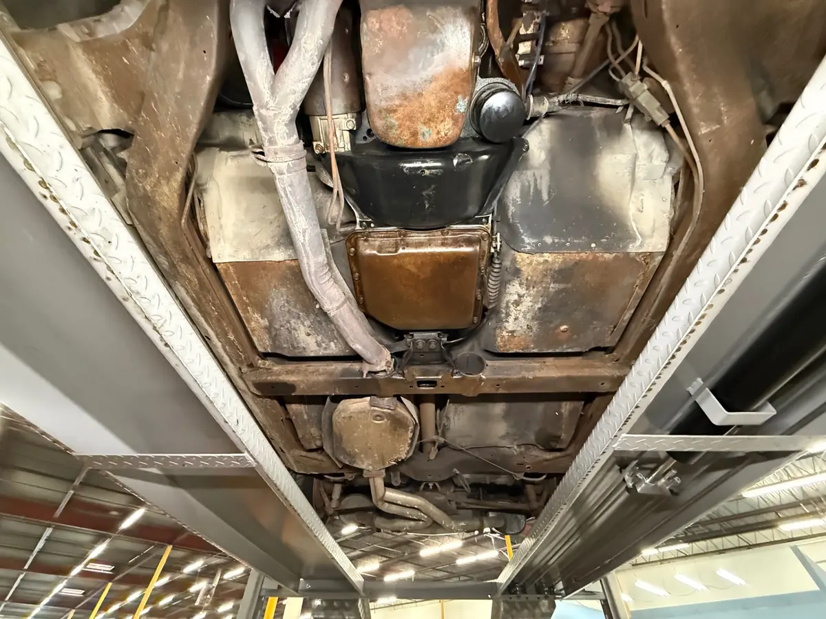 Vehicle photo 33