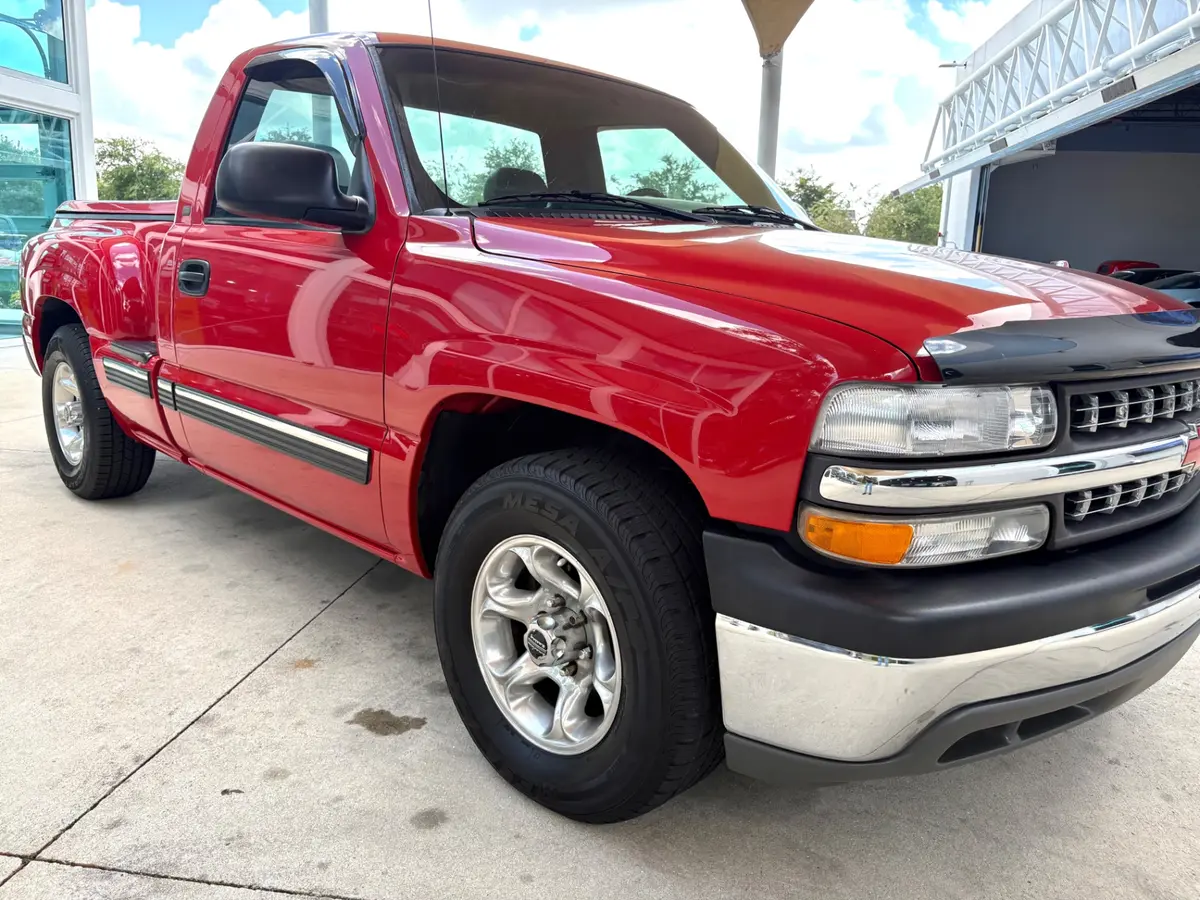 Vehicle photo 18