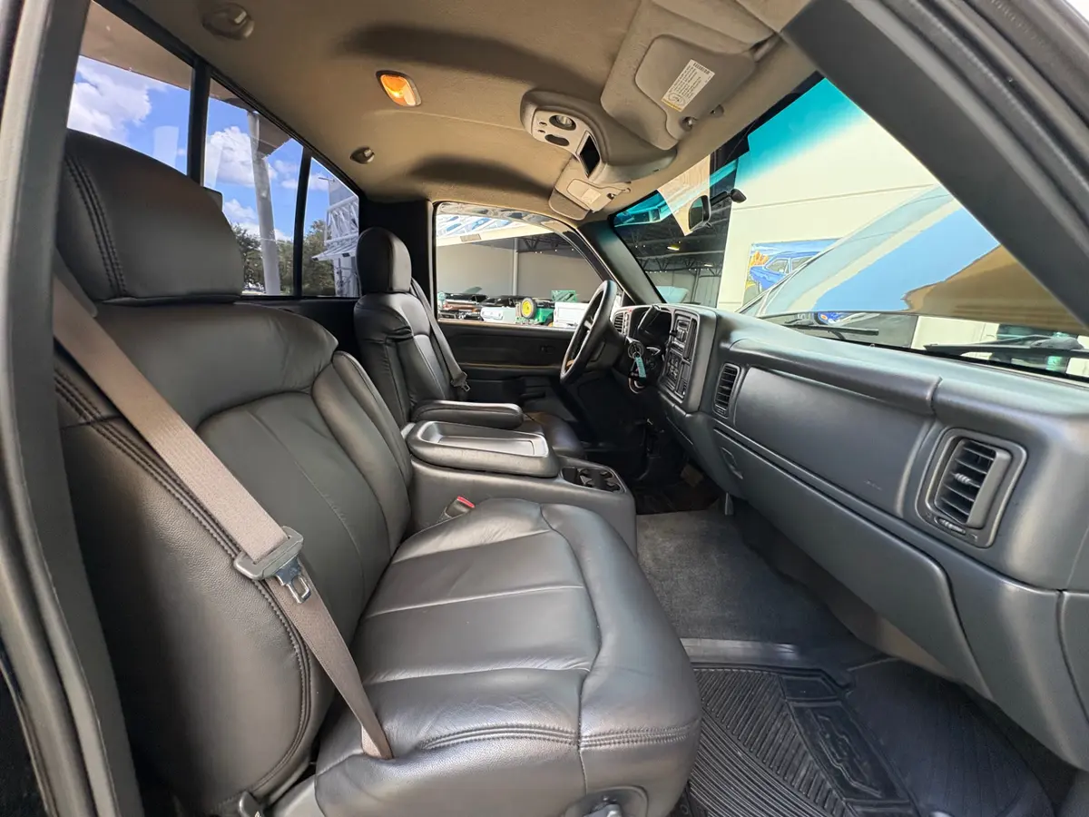 Vehicle photo 38
